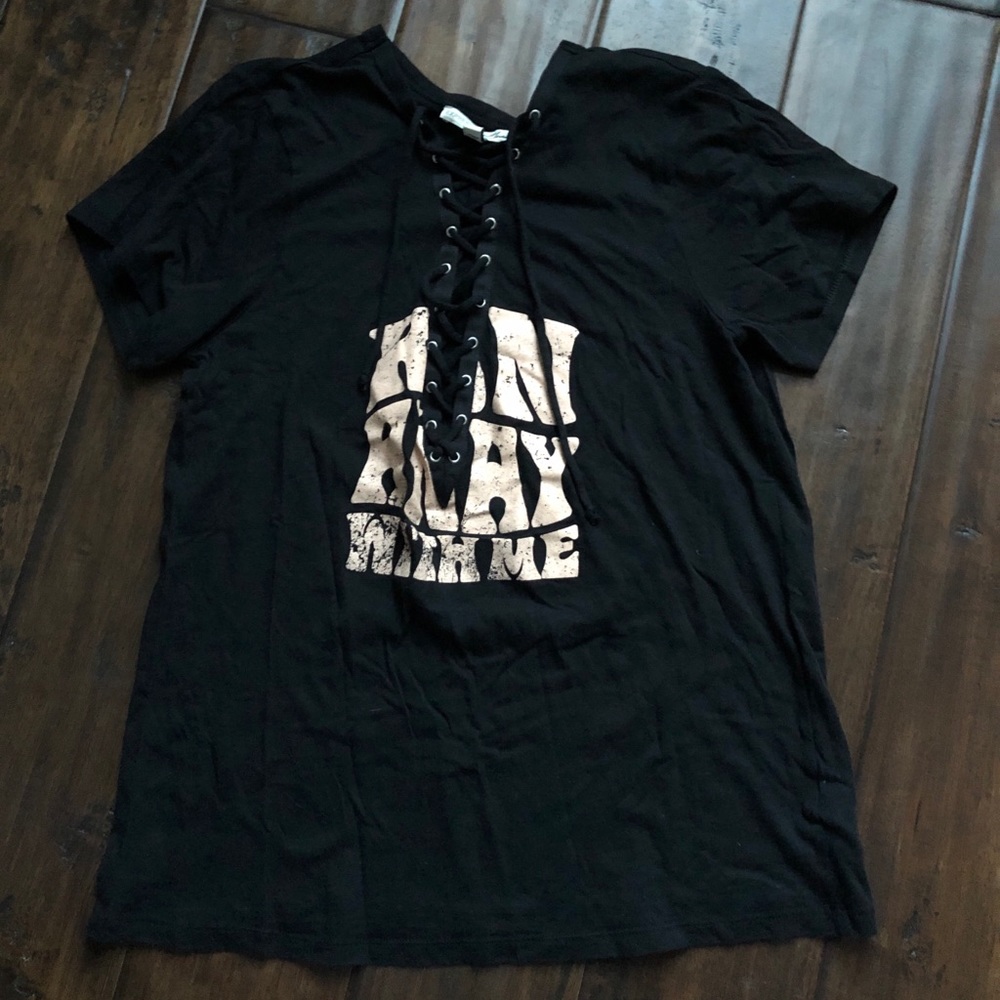 Express- black T-shirt with lace cross up